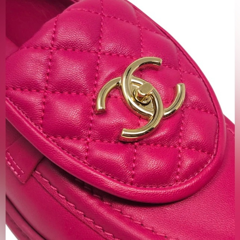CHANEL OUILTED CC TURNLOCK LOAFERS - Picture 4 of 9